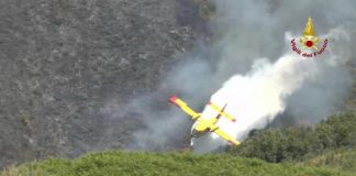 Anche oggi la Calabria flagellata dagli incendi, 6 velivoli impegnati in 22 roghi