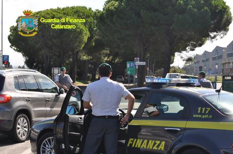 Sequestrati oltre 300mila euro di beni a Antonio Villella, presunto esponente cosca Cerra-Torcasio-Gualtieri