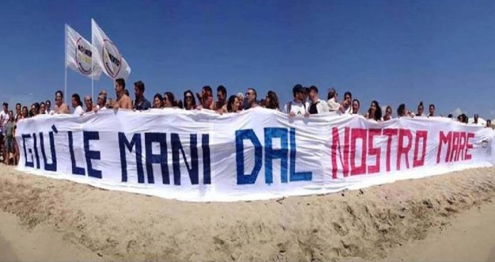 Catanzaro, il 23 luglio l'evento 'Giù le mani dal nostro mare' organizato dal M5S
