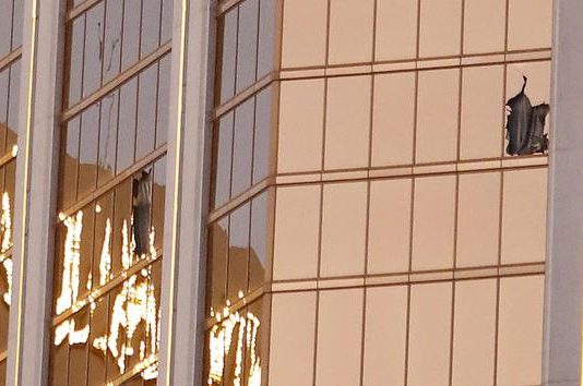 Strage a Las Vegas, spari al concerto country: 50 morti e 400 feriti