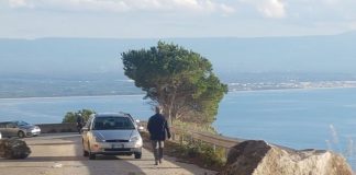 Calabria, caduta massi su strada provinciale: tragedia sfiorata