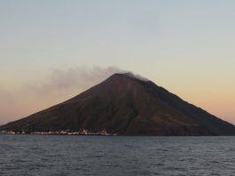 Stromboli, il vulcano trema ancora, Ingv: «Sequenza esplosiva per tre minuti»