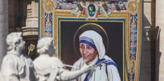 Il libro di Gianluigi Nuzzi: «Madre Teresa aveva un maxi-conto allo Ior»