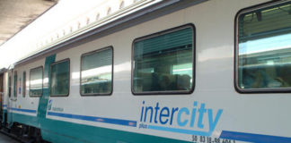 Ostaggi sul treno Roma-Reggio Calabria: «Inaccettabile impiegare oltre 12 ore per 500 km»