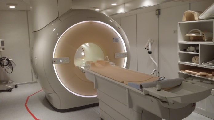 Risonanza magnetica a Rende: 400mila euro di spese e 4 anni d'attesa, ma Mauro la dirotta a Cosenza
